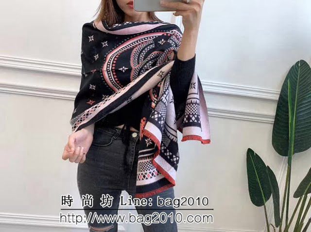 CHANEL香奈兒 18年秋冬新款 小香山茶花羊絨混紡圍巾披肩 LLWJ6817